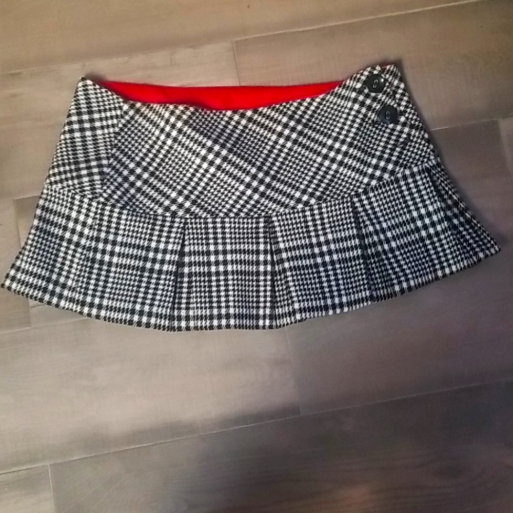 White and black plaid skirt